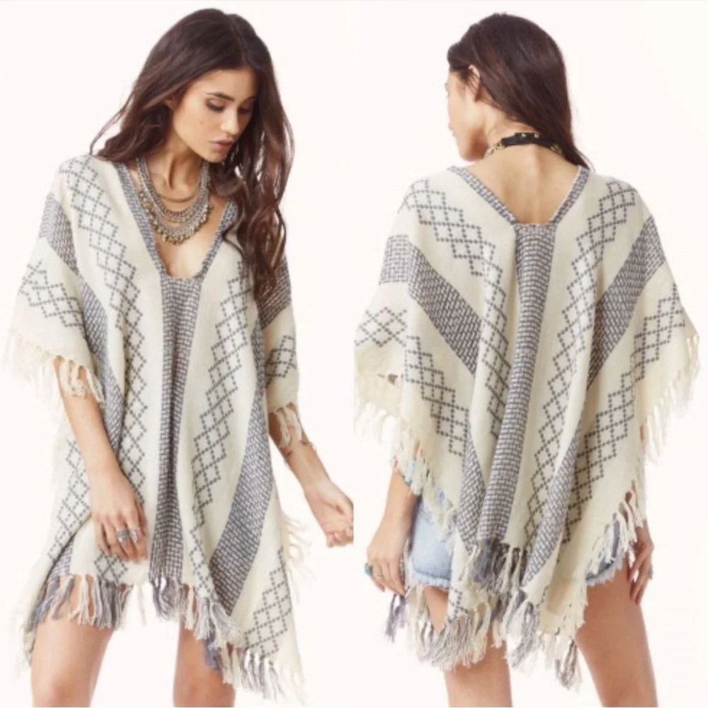 Free People Weave pattern poncho one size